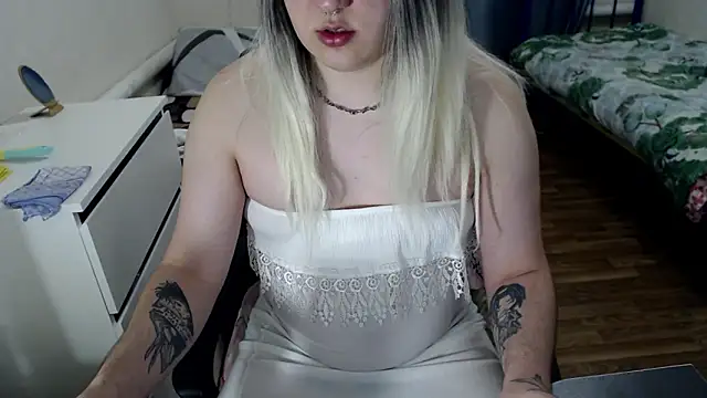 EvaMiron online show from March 15, 2026, 1:23 am