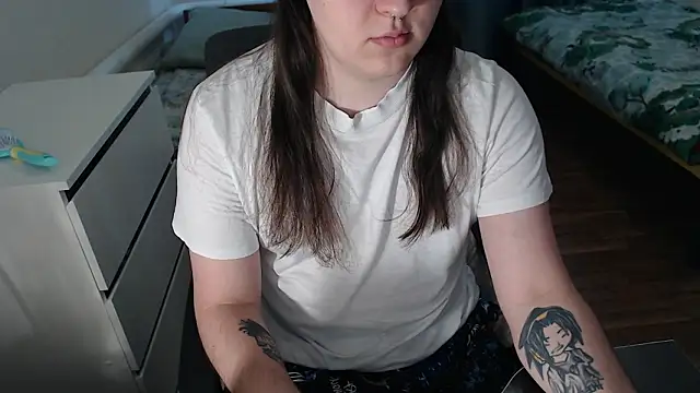 Snapshot of EvaMiron chatting on February 12, 2026, 12:16 pm EvaMiron online show from February 12, 2026, 12:16 pm