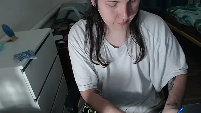 EvaMiron online show from October 18, 2025, 12:07 pm