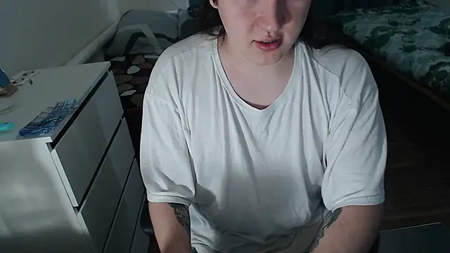 EvaMiron online show from November 17, 2025, 7:01 am