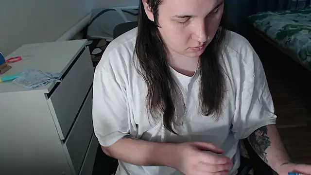 Snapshot of EvaMiron chatting on February 9, 2026, 12:36 pm EvaMiron online show from February 9, 2026, 12:36 pm