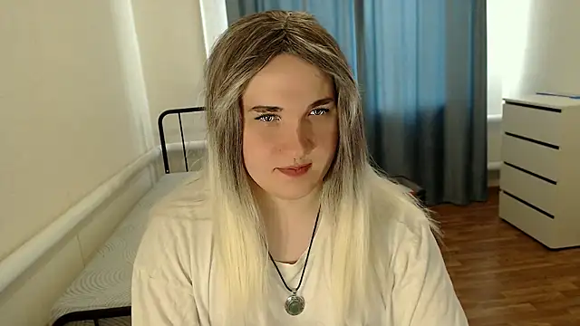 Snapshot of EvaMiron chatting on July 16, 2026, 6:54 am EvaMiron online show from July 16, 2026, 6:54 am