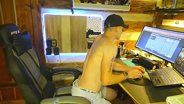 HARD 2QUIT online show from October 11, 2025, 9:43 am