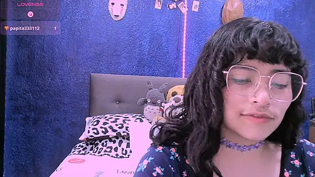 NinaYellow online show from October 23, 2025, 3:54 pm