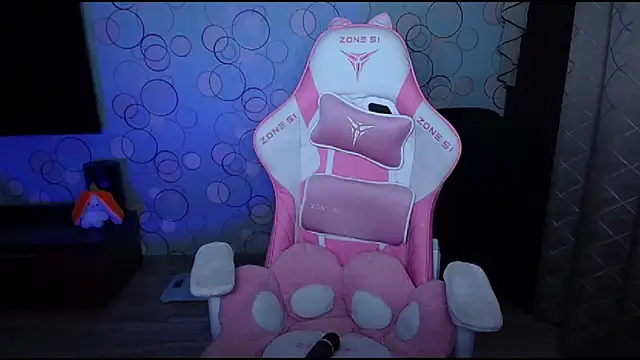   Yasmina   online show from October 6, 2025, 9:10 am