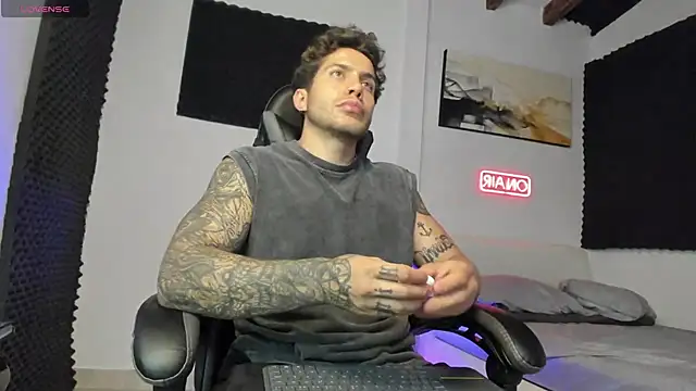 LucianSinclair online show from November 6, 2025, 1:31 am