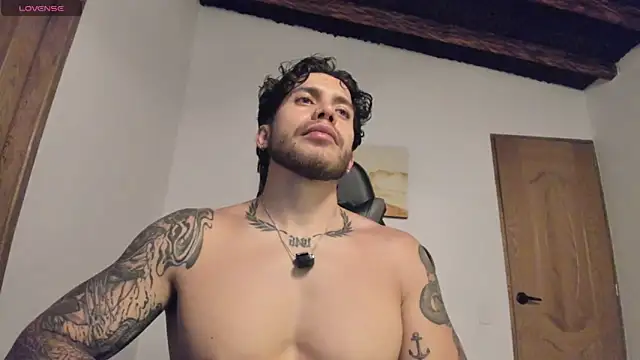 Snapshot of LucianSinclair chatting on June 20, 2026, 2:05 am LucianSinclair online show from June 20, 2026, 2:05 am