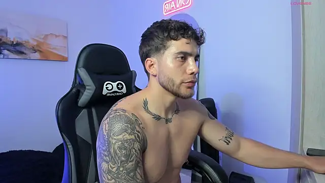 Snapshot of LucianSinclair chatting on December 8, 2024, 2:03 am LucianSinclair online show from December 8, 2024, 2:03 am