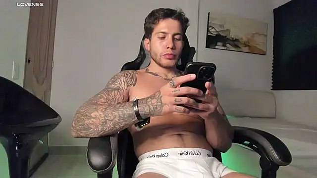 Snapshot of LucianSinclair chatting on September 14, 2025, 2:12 am LucianSinclair online show from September 14, 2025, 2:12 am