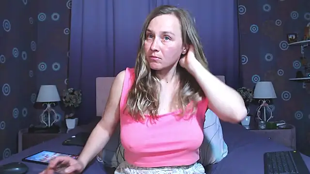 SquirtyAlice online show from May 1, 2026, 9:09 pm