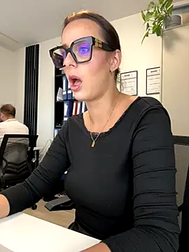 Hii Lolla online show from October 3, 2025, 6:04 am