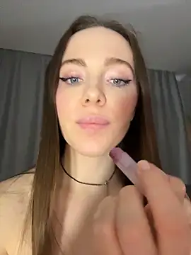 -SweetDi- online show from April 3, 2026, 7:42 pm