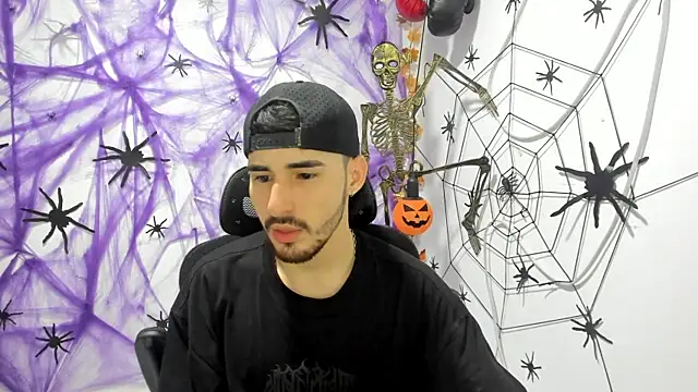 DmitriSanders online show from September 28, 2025, 1:23 am