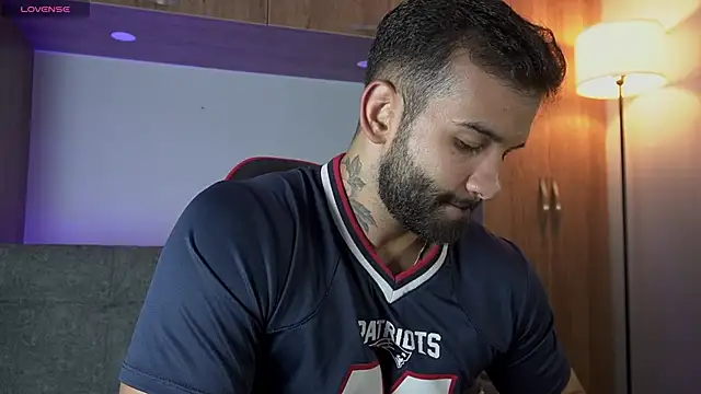 Snapshot of MarkHazze chatting on February 8, 2026, 11:57 pm MarkHazze online show from February 8, 2026, 11:57 pm