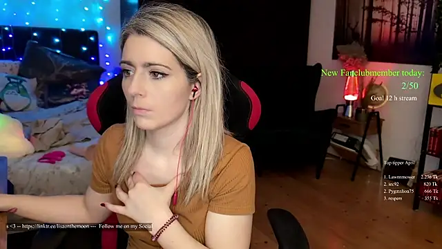 Lisaonthemoon online show from April 11, 2026, 1:37 pm