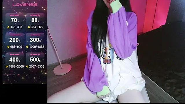  Viviann  online show from March 5, 2025, 4:02 pm