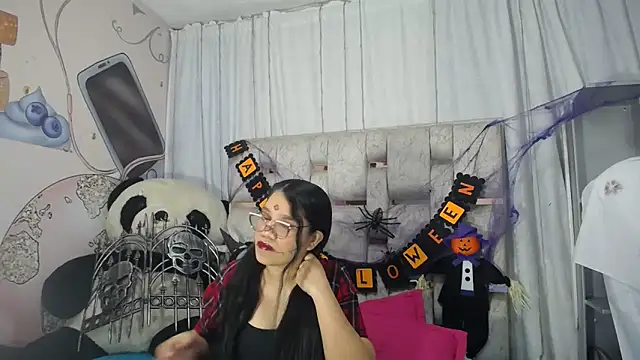 KEYRA-MILLER- online show from November 1, 2025, 2:29 am