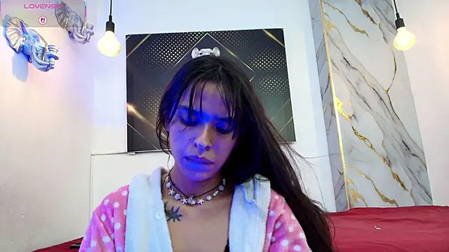 Cloeandtyfanny online show from December 17, 2025, 8:08 am