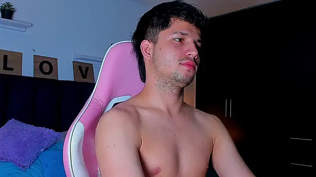 Snapshot of Issac_james_ chatting on December 16, 2025, 6:50 am Issac james online show from December 16, 2025, 6:50 am