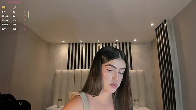 PaulinaSantos  online show from February 25, 2026, 7:36 pm