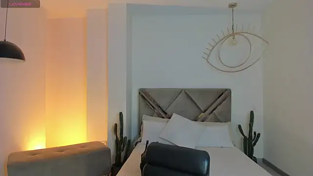 PaulinaSantos  online show from March 20, 2026, 7:04 pm