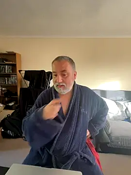 LondonTeffy online show from November 13, 2025, 10:08 am