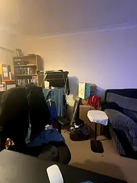 LondonTeffy online show from October 27, 2025, 9:49 pm