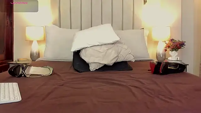 romina-brunette online show from March 10, 2026, 1:26 pm