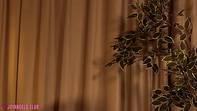 SophieCharm online show from June 16, 2026, 5:51 am