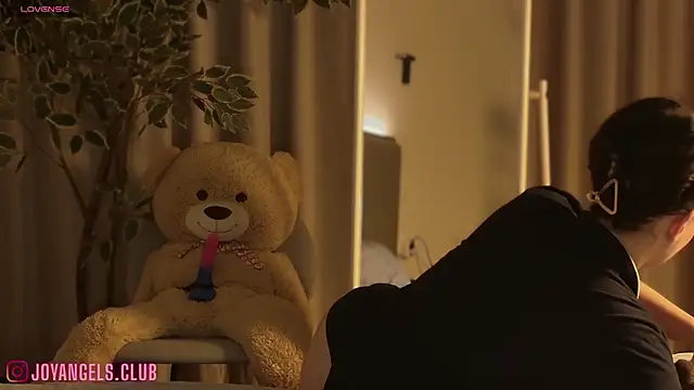 SophieCharm online show from March 29, 2026, 4:25 am