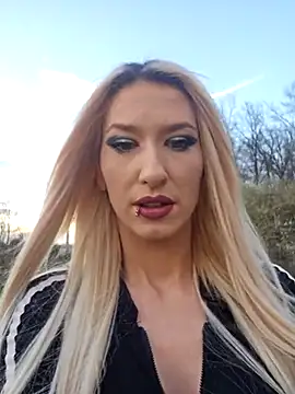 Snapshot of Julia-Sugar chatting on March 22, 2025, 5:20 pm Julia-Sugar online show from March 22, 2025, 5:20 pm