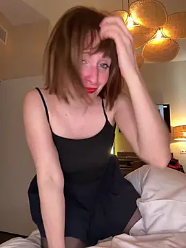 victoirenextdoor online show from March 13, 2025, 1:07 pm