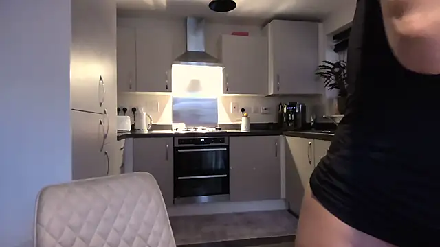 SweetMonicaUK online show from November 24, 2025, 9:20 am