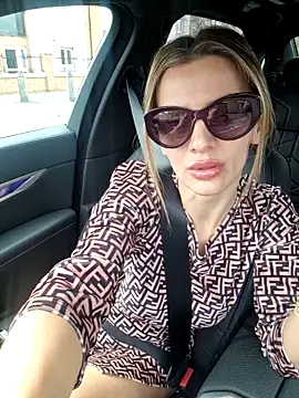 SweetMonicaUK online show from November 4, 2025, 12:20 pm