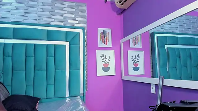 LORENSCOLLINS online show from February 23, 2026, 7:47 pm