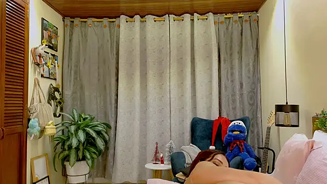 Abrilqueen online show from December 23, 2025, 4:01 am