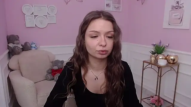 LucySkilar online show from November 25, 2025, 7:52 am