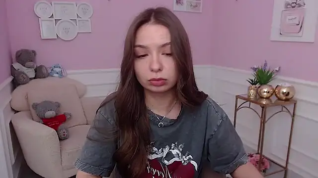 LucySkilar online show from October 23, 2025, 4:55 am