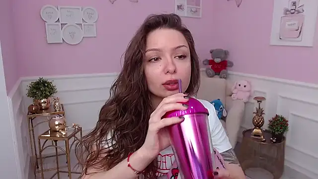 Snapshot of LucySkilar chatting on February 5, 2026, 5:47 am LucySkilar online show from February 5, 2026, 5:47 am