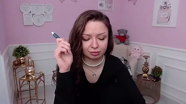 Snapshot of LucySkilar chatting on February 15, 2026, 8:13 am LucySkilar online show from February 15, 2026, 8:13 am