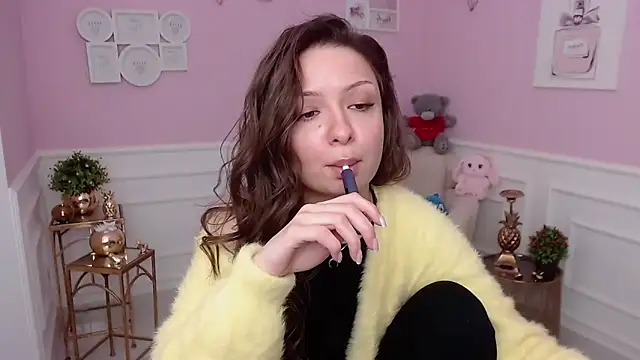 Snapshot of LucySkilar chatting on February 24, 2026, 5:41 am LucySkilar online show from February 24, 2026, 5:41 am