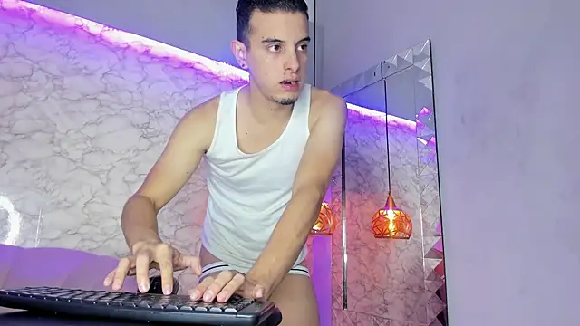 Maximo   online show from October 4, 2025, 8:43 pm