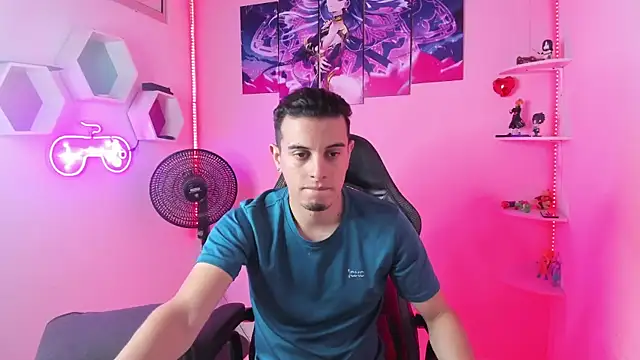 Maximo   online show from November 12, 2025, 10:02 pm