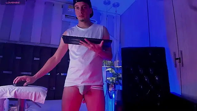 Maximo   online show from September 22, 2025, 8:48 pm