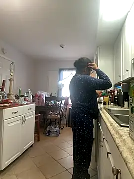 ebonyred online show from November 11, 2025, 3:18 pm