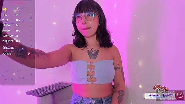 Snapshot of arysUwU chatting on February 18, 2026, 3:37 am arysUwU online show from February 18, 2026, 3:37 am