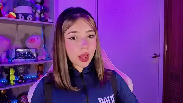 EmilyMiller  online show from April 14, 2026, 2:44 pm