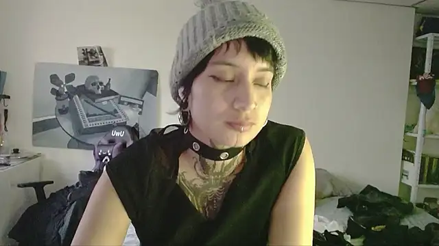Snapshot of _Apola_77 chatting on February 2, 2026, 10:42 pm Apola 77 online show from February 2, 2026, 10:42 pm
