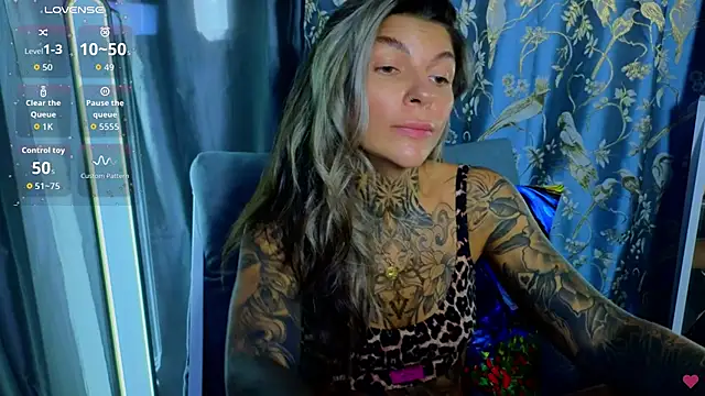 tattooedBabyy online show from November 10, 2025, 10:42 am