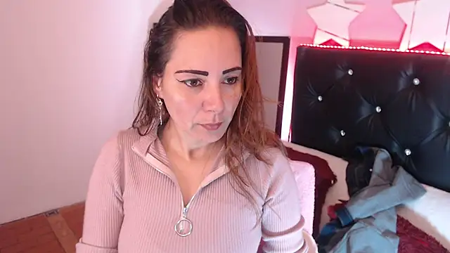 camila delarosa online show from November 4, 2025, 6:11 pm